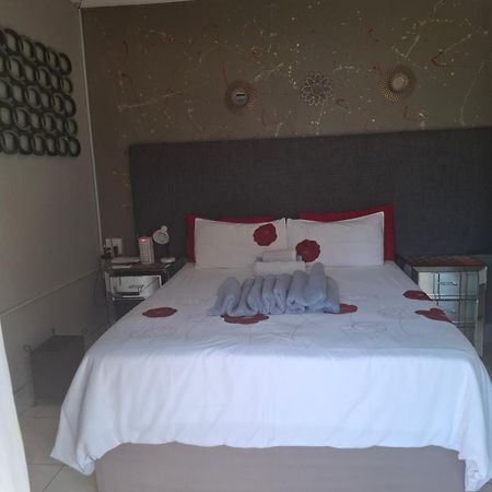 Mogwase Vicky B Bed And Breakfast المظهر الخارجي الصورة