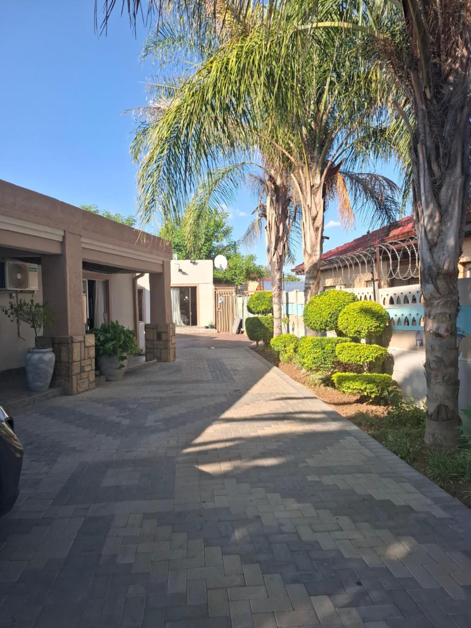 Mogwase Vicky B Bed And Breakfast المظهر الخارجي الصورة